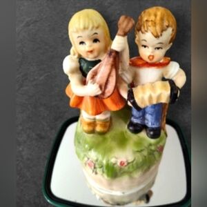 Lefton Music Box Alps Boy n Girl Lute accordion Plays Chim- cheree Mary Poppins